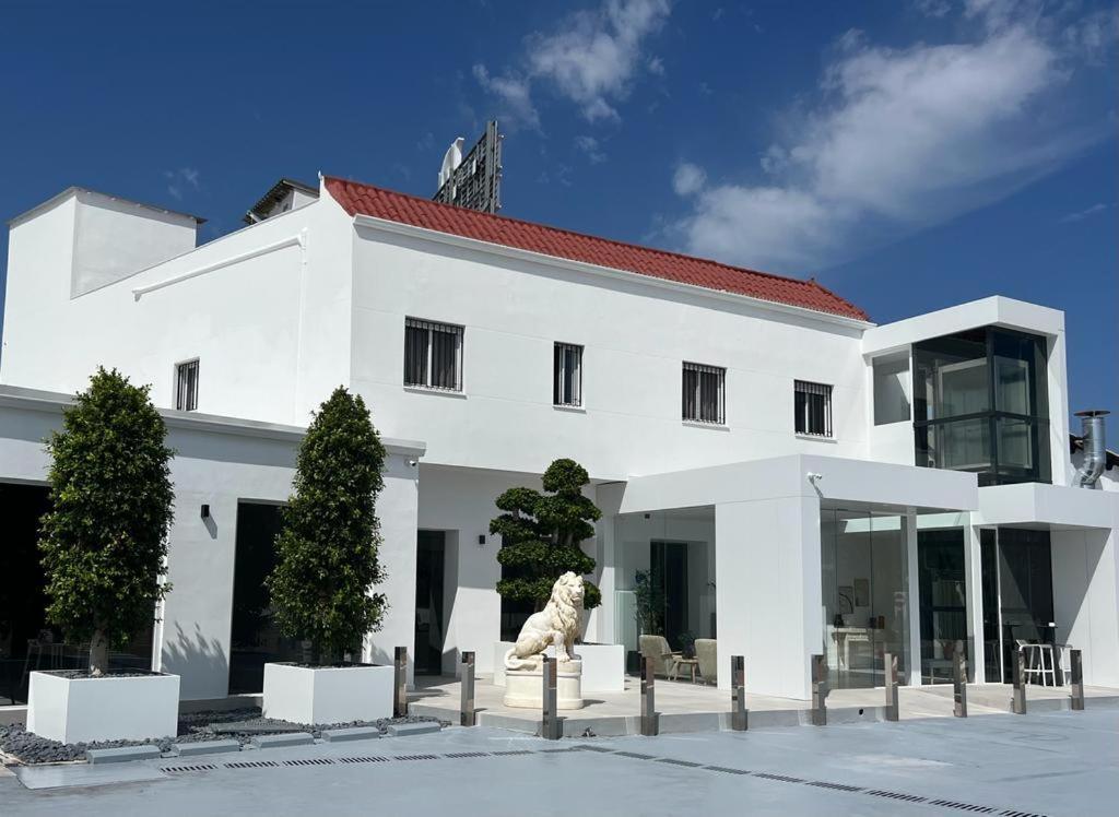 Don Leone Hotel 3*